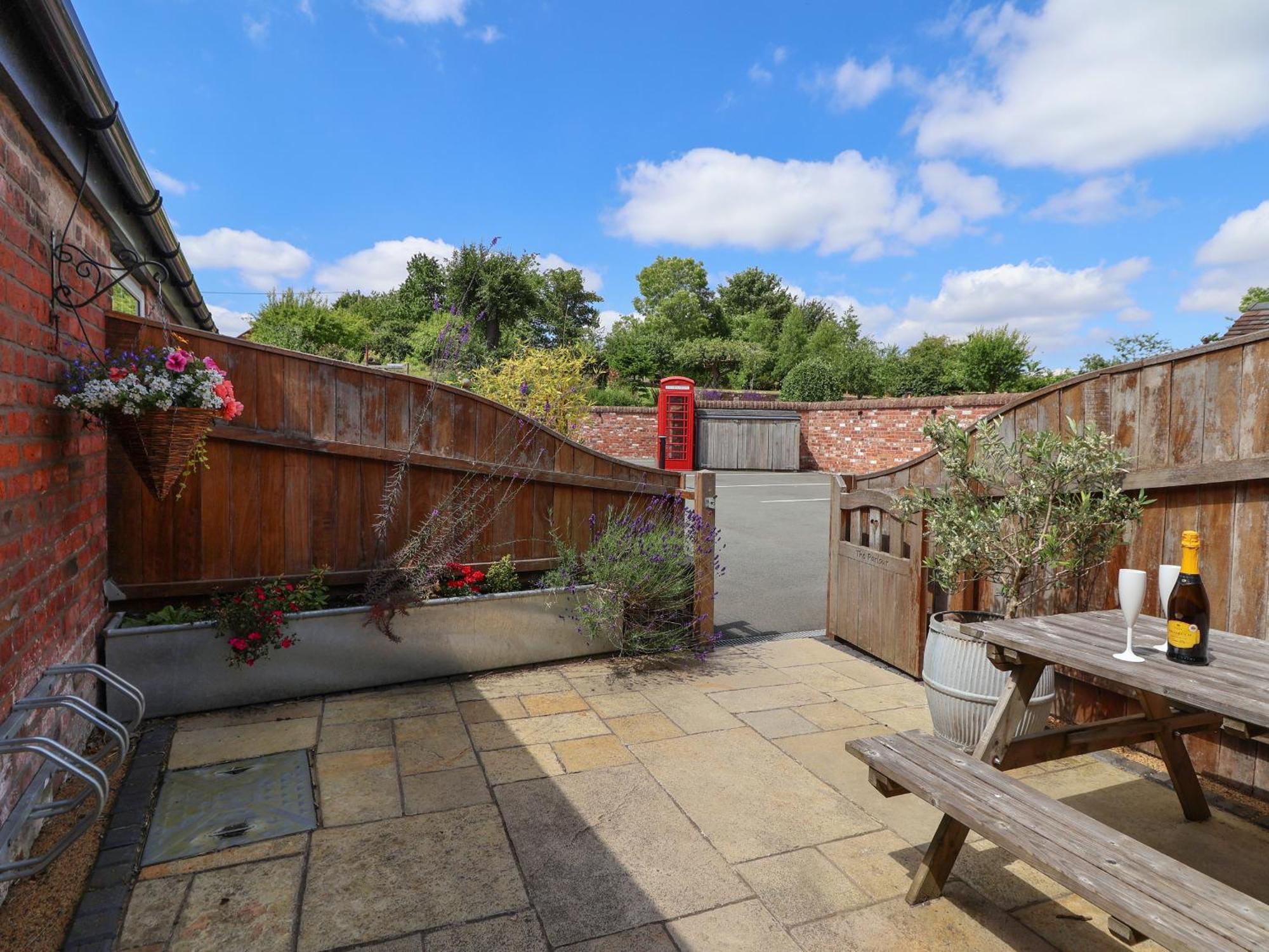 The Parlour Villa Chester Exterior photo